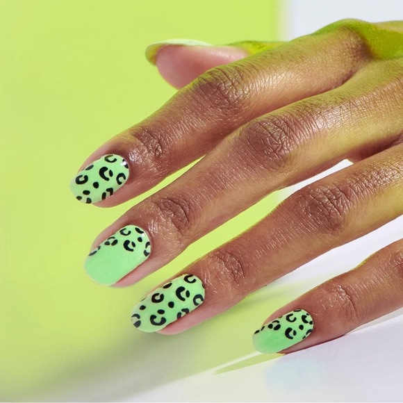 Color Street KILOWATT Hot Neon Lime Green Solid Nail Strips Set - Picture 7 of 8